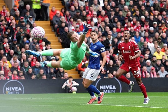 Vòng 5 Ngoại hạng Anh: Liverpool thắng Everton 2-1 trong trận derby Merseyside