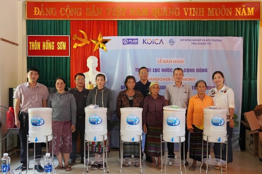 Quảng Trị: Đồng bào DTTS ở xã biên giới được trao tặng thiết bị lọc nước