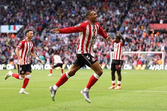 Vòng 5 Ngoại hạng Anh: Sunderland quả cảm cầm hòa Aston Villa dù chơi thiếu người