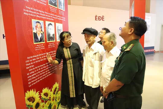 Trưng bày hơn 230 hình ảnh, tư liệu quý “Đảng bộ tỉnh Đắk Lắk - Những chặng đường lịch sử”