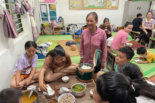Ấm áp bữa ăn nơi tránh trú bão