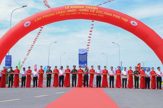 Thủ tướng: Khai thác cầu Phong Châu mới 'xứng đáng với mong mỏi và những giọt nước mắt của người dân'