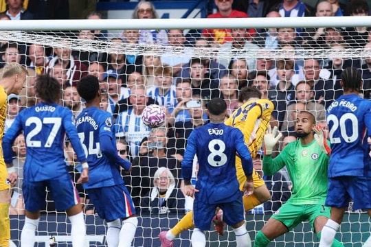 Chelsea sụp đổ vì thẻ đỏ, Brighton ngược dòng thắng 3-1 ngay tại Stamford Bridge