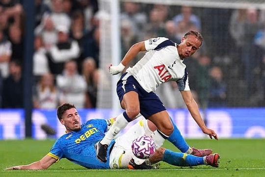Tottenham thoát thua nhờ khoảnh khắc lóe sáng phút 90+4, Wolves tiếc nuối đánh rơi chiến thắng đầu tay