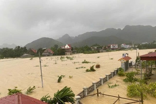 Khẩn trương ứng phó với lũ lên rất nhanh trên các sông