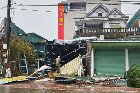 Gần 140 người thương vong, hàng trăm nghìn nhà cửa hư hại do bão số 10 và mưa lũ liên tiếp