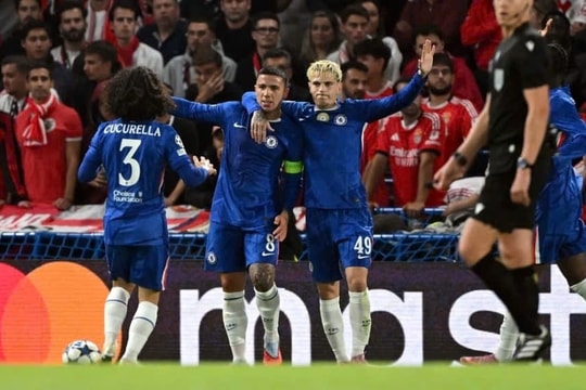 Champions League: Chelsea thắng sít sao Benfica trong trận đấu nhiều kịch tính tại Stamford Bridge