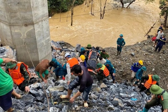 Tìm thấy thi thể 1 trong 3 công nhân thi công cao tốc bị lũ cuốn trôi ở Cao Bằng