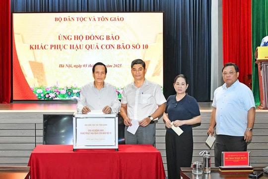Bộ Dân tộc và Tôn giáo quyên góp ủng hộ đồng bào bị ảnh hưởng của bão số 10