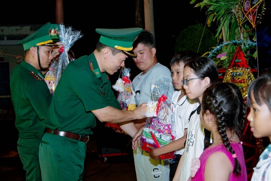 Nhiều hoạt động ý nghĩa vui Tết Trung thu cho trẻ em, học sinh  ở biên giới biển TP. Cần Thơ