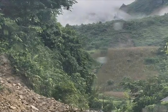 Sơn La: Mưa lớn, bệnh viện bị nước lũ tràn vào, nhiều vật dụng, tài liệu bị cuốn trôi