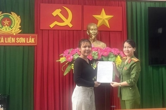 Hai nữ thanh niên dân tộc Mnông tình nguyện nhập ngũ