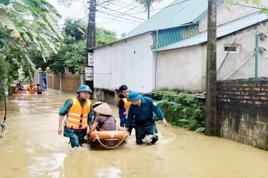 Triển khai đồng bộ, quyết liệt các giải pháp khắc phục hậu quả thiên tai sau bão số 11