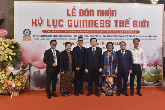 Đón nhận Kỷ lục Guinness Thế giới: Bức tranh sơn mài "Bác Hồ đọc Tuyên ngôn Độc lập"