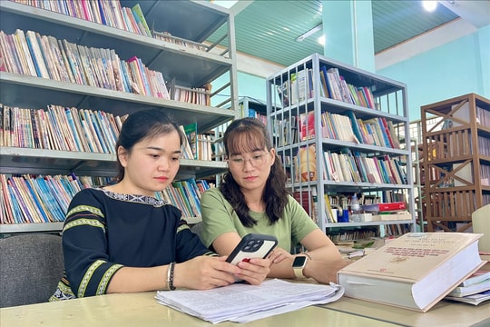 Cô gái Ba Na giữ văn hóa dân tộc bằng từ điển số