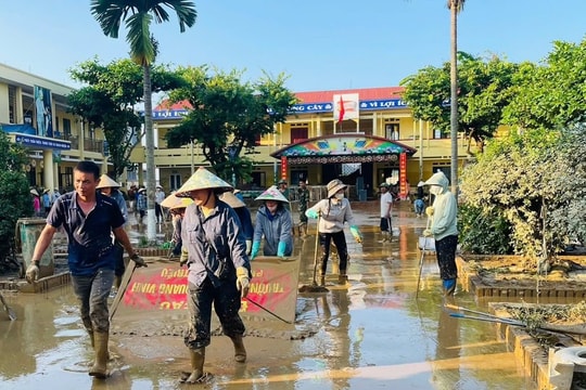 Thái Nguyên: Chật vật “vá” lại giấc mơ con chữ sau lũ dữ