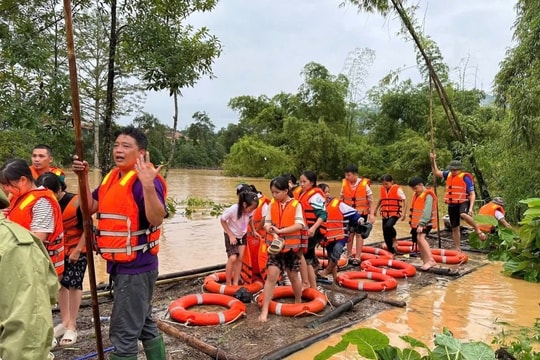 Thủ tướng chỉ đạo khẩn trương khắc phục thiệt hại do bão số 11 đối với ngành Giáo dục