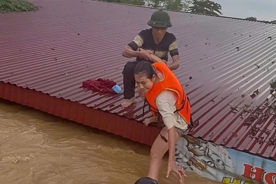 Tình người sau lũ dữ