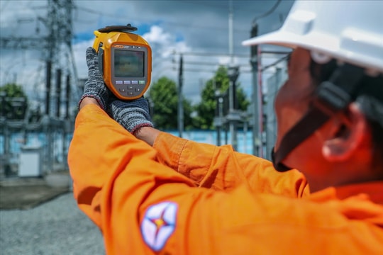 EVNSPC lan tỏa sáng kiến kiểm đếm cáp mạng mất an toàn trên trụ điện lực: Giải pháp sáng tạo, hiệu quả và dễ triển khai