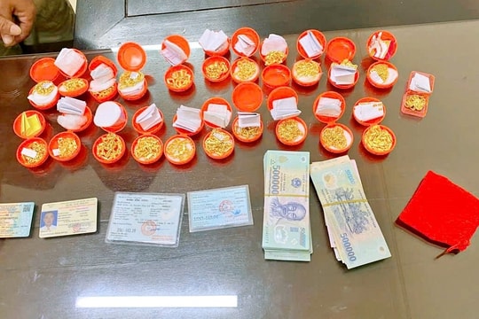 Bắt nhóm bán vàng giả lừa đảo hàng chục cửa hàng trên cả nước