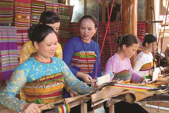 Những "kho báu sống" gìn giữ văn hóa truyền thống