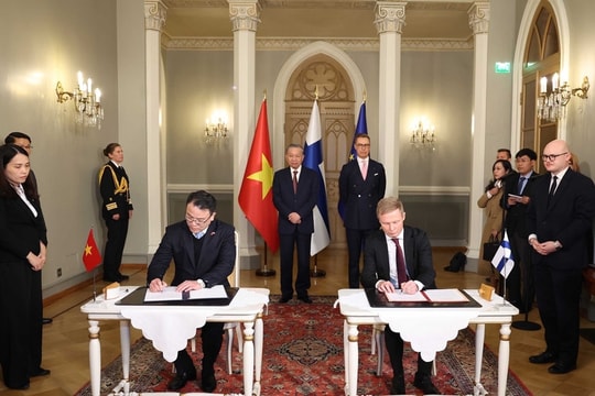 Tổng Bí thư Tô Lâm và Tổng thống Alexander Stubb chứng kiến Lễ ký kết các văn kiện hợp tác