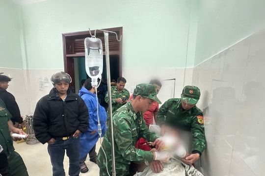 Người đàn ông Cơ Tu bị gấu tấn công