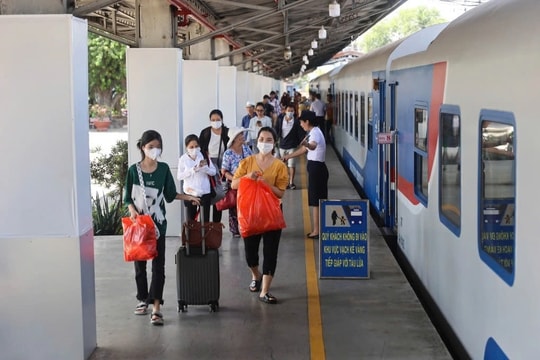 Nhiều chính sách ưu đãi hỗ trợ hành khách mua vé tàu Tết Bính Ngọ 2026