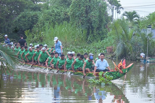 Phum sóc Khmer hối hả tập luyện cho hội đua ghe Ngo lớn nhất năm