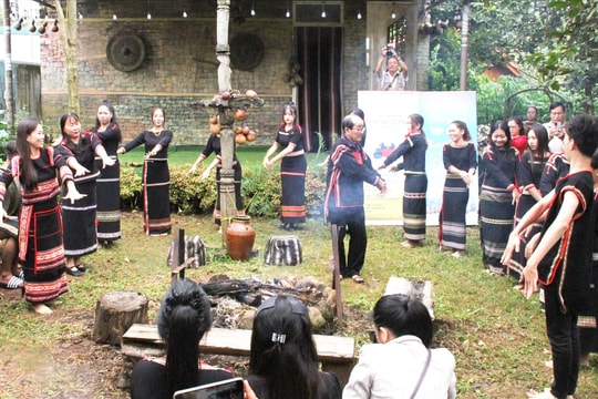 Lan tỏa múa dân gian Tây Nguyên đến người trẻ buôn làng