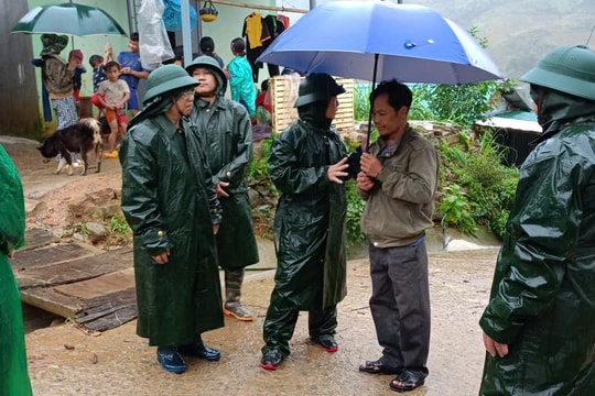 Quảng Ngãi: Xã Ngọc Linh huy động lực lượng mở đường mòn qua núi để tiếp cận 5 thôn bị cô lập
