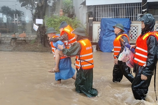 Đà Nẵng: Kịp thời đưa 3 người bị thương ở vùng lũ đến bệnh viện