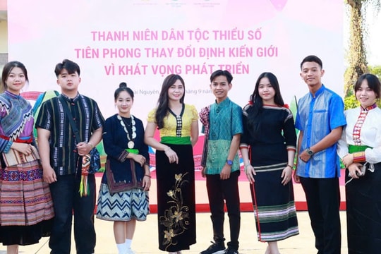 Từ bản làng gửi đến nghị trường Quốc hội: Tốt nghiệp loại giỏi vẫn thất nghiệp (Bài 4)