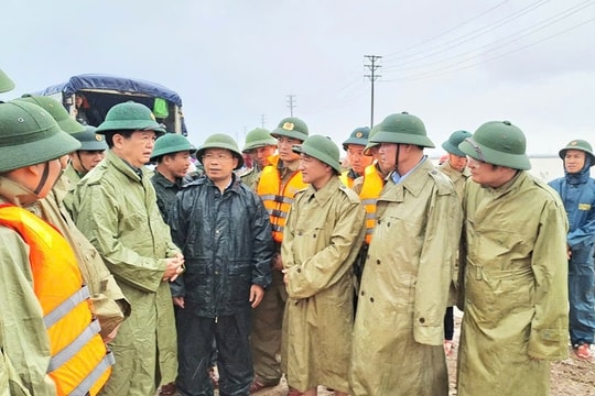 Ứng phó với mưa lũ: Bảo đảm an toàn tính mạng của người dân lên trên hết, trước hết