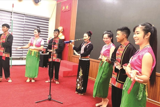 Mộc mạc, hồn nhiên... giai điệu sáo mũi của người Khơ Mú