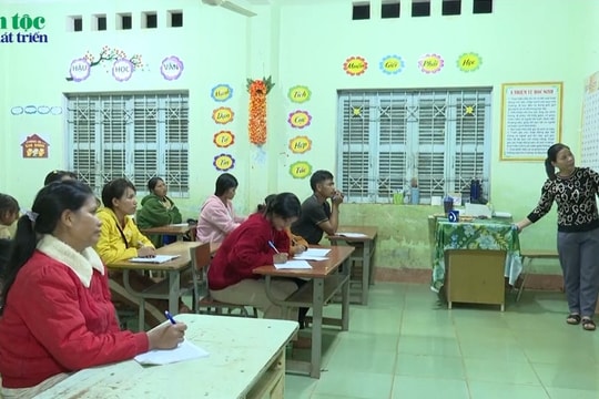 Thắp sáng ước mơ biết chữ của đồng bào vùng cao