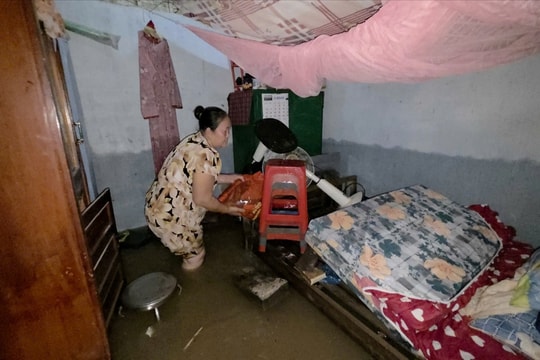 Cần Thơ: Triều cường lập đỉnh kỷ lục mới, nhiều vùng ngập sâu