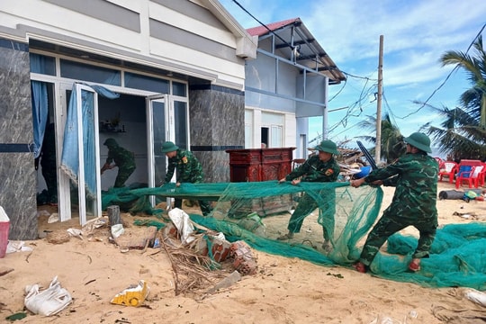 Thắm tình quân - dân trong bão lũ