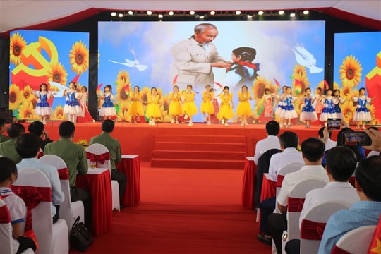 Sự quan tâm đặc biệt của Đảng, Nhà nước đối với học sinh tại vùng phên giậu của Tổ quốc