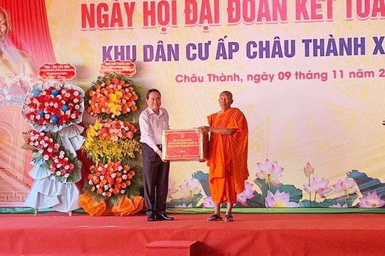 Chủ tịch Quốc hội Trần Thanh Mẫn dự Ngày hội Đại đoàn kết toàn dân tộc tại TP. Cần Thơ