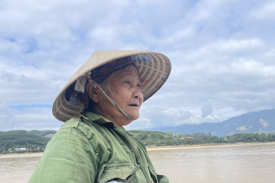 Sau lũ, đất sản xuất cũng không còn