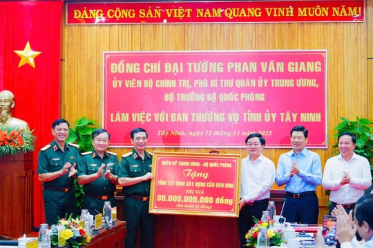 Đoàn công tác Bộ Quốc phòng làm việc với Ban Thường vụ Tỉnh ủy Tây Ninh