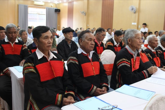 Bồi dưỡng kiến thức để Người có uy tín phát huy hơn nữa vai trò “cầu nối”