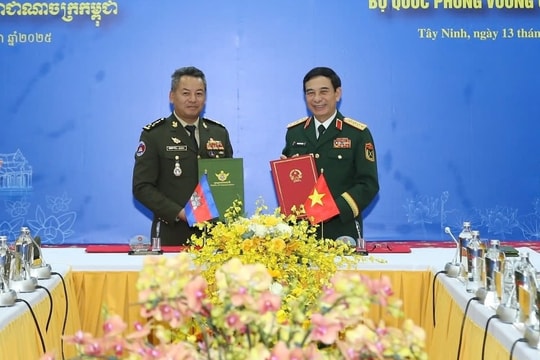 Đại tướng Phan Văn Giang hội đàm Bộ trưởng Quốc phòng Campuchia: Thúc đẩy hợp tác thực chất, toàn diện