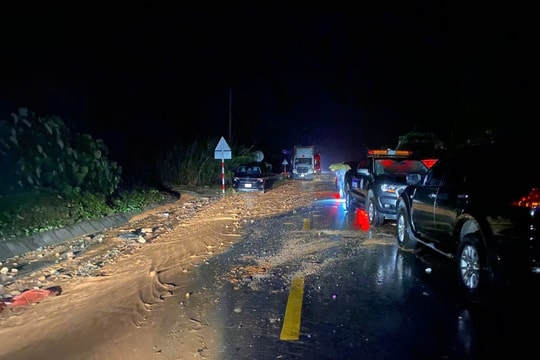 Sạt lở vùi xe khách trên đèo Khánh Lê khiến 6 người chết, 19 người bị thương