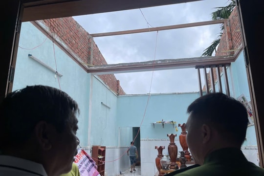 Lốc xoáy trong đêm làm hư hỏng hàng chục căn nhà ở TP. Đà Nẵng