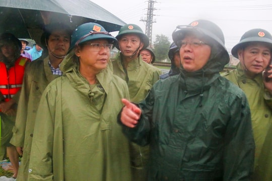 Phó Thủ tướng Hồ Quốc Dũng kiểm tra công tác ứng phó mưa lũ tại Khánh Hòa