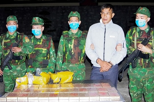 Thanh Hóa: Bắt đối tượng vận chuyển 32 bánh Heroin trên Quốc lộ 15C