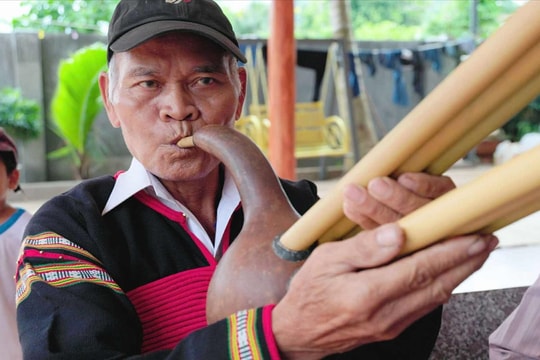 Khắc họa âm thanh núi rừng từ đôi bàn tay nghệ nhân và con dao nhỏ