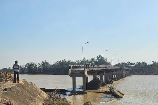 Đà Nẵng công bố tình trạng khẩn cấp thiên tai tại nhiều điểm sạt lở nguy hiểm